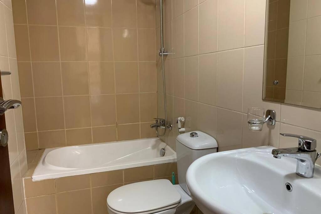 Cozy 2Bhk Near To Dmcc Metro Station -505 Leilighet Dubai Eksteriør bilde